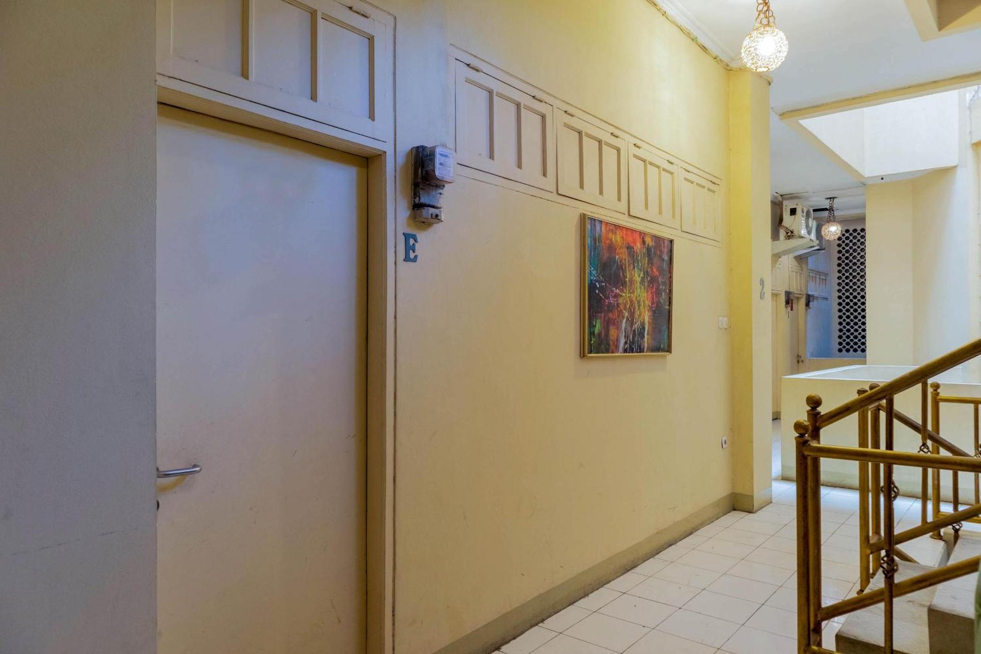 Oyo 1111 Pasar Baru Inn Jakarta Exterior photo