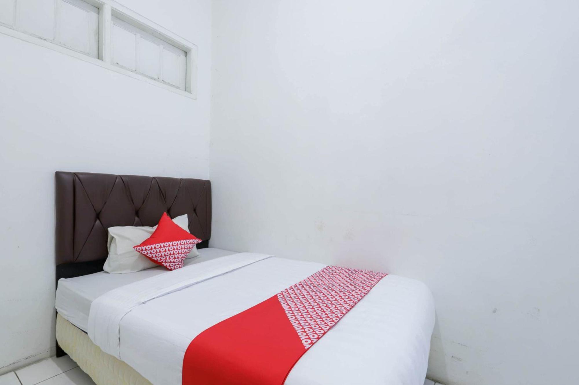 Oyo 1111 Pasar Baru Inn Jakarta Exterior photo